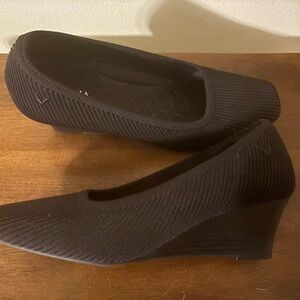 Vivaia Square Toed Wedge Pumps size 40 Black